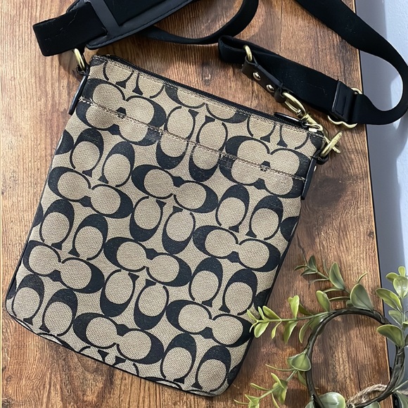 Coach Crossbody Bag Signature Logo Black Brown Beige Tan with Gold Hardware🖤🤎 - Picture 2 of 12